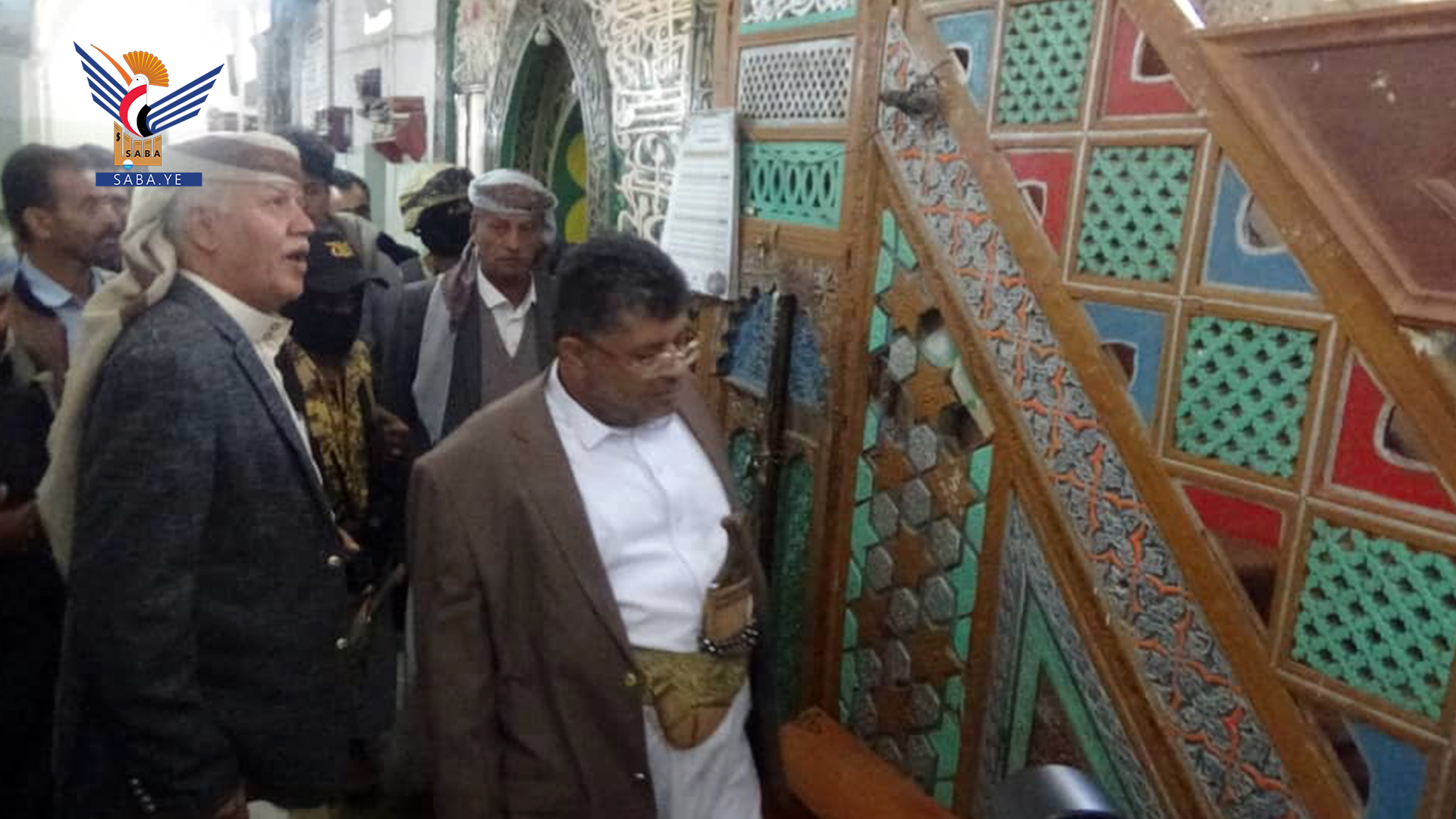 محمد علي الحوثي يزور الجامع الكبير بمدينة إب