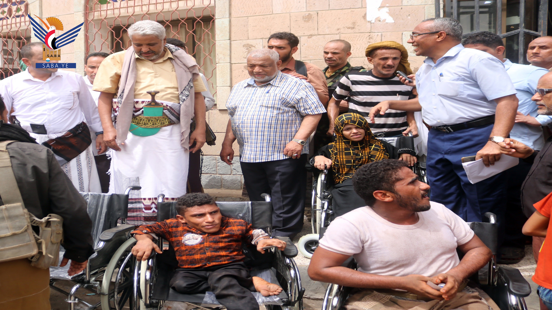 ابن ضبيع وقحيم يدشنان صرف أجهزة تعويضية لـ800 من ذوي الإعاقة بالحديدة