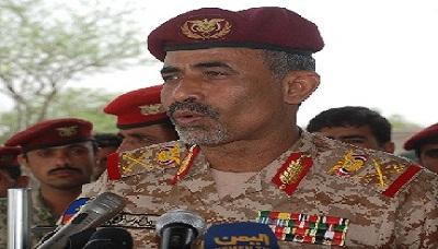 قائد المنطقة العسكرية الرابعة يتفقد محور تعز