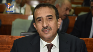 الرويشان يهنئ قائد الثورة ورئيس المجلس السياسي الأعلى بيوم الاستقلال