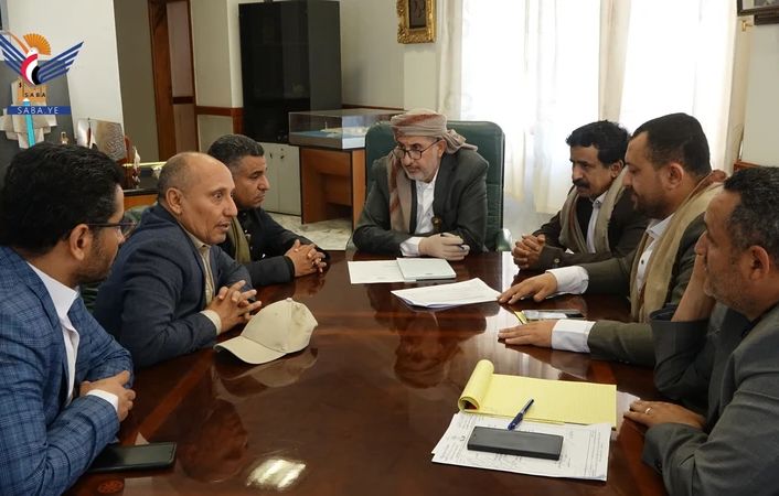 مناقشة سبل تعزيز التعاون بين وزارتي النفط والمعادن والكهرباء والمياه