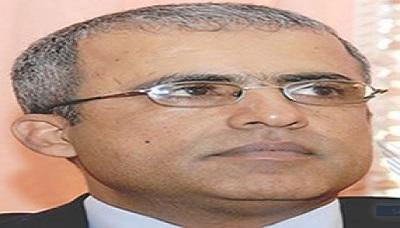 رزاز يؤكد ضرورة تطوير العمل البيئي بسقطرى