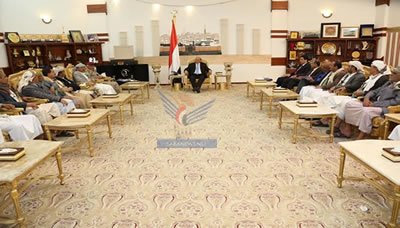 رئيس الجمهورية يستقبل عدد من مشائخ وأعيان منطقة حزيز والأحياء المجاورة
