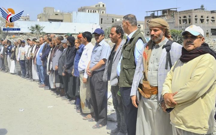وقفة احتجاجية بمسرح جريمة العدوان الإسرائيلي على صحيفتي 26 سبتمبر واليمن