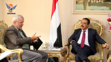وزير الخارجية يلتقي الممثل المقيم لمنظمة "اليونيسف" بصنعاء