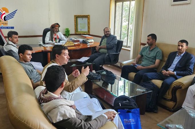 نائب وزير الإدارة والتنمية المحلية يناقش مع فريق الاتصالات التعاون في مجال التحول الرقمي