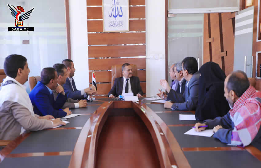 مناقشة أنشطة قطاع خدمات الأعمال بوزارة الصناعة واستكمال خطط التحول الرقمي
