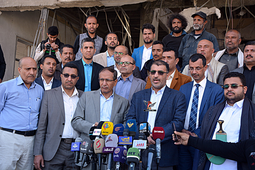 الاتصالات تعقد مؤتمراً صحفياً أمام شركة "تيليمن" بعد استهدافها من قبل العدوان"