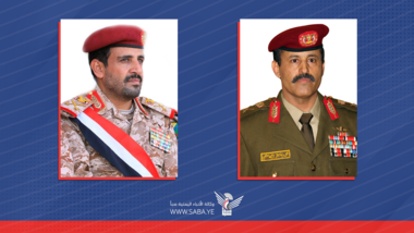 وزير الدفاع ورئيس هيئة الأركان يهنئان قائد الثورة بالعيد الـ 57 للاستقلال المجيد
